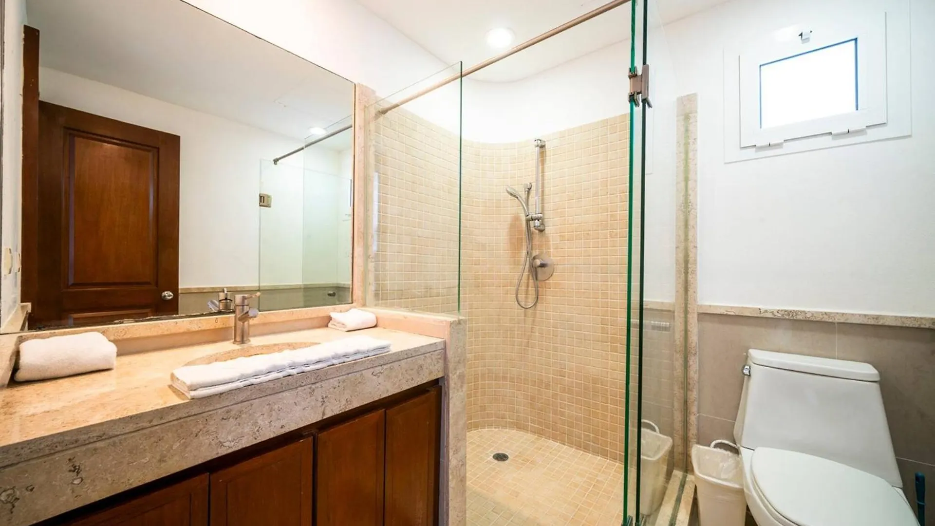 Modern 3Br Condo In The Center Of Playa Del Carmen - Muuyal 304 0*,  Mexico
